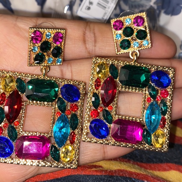 NEW INVENTORY š„Rhinestone Square Drop Earringsš„ - Picture 6 of 6